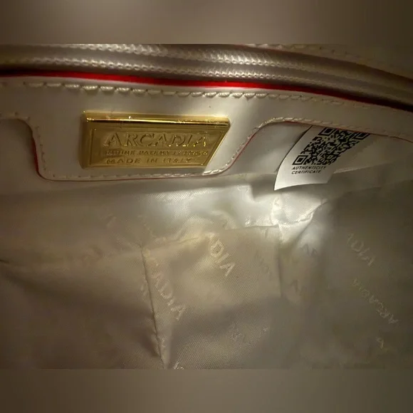 Arcadia Stunning White Patent Leather W/Red Trim Shoulder Bag W/Gold-Tone NWT - Picture 11 of 16